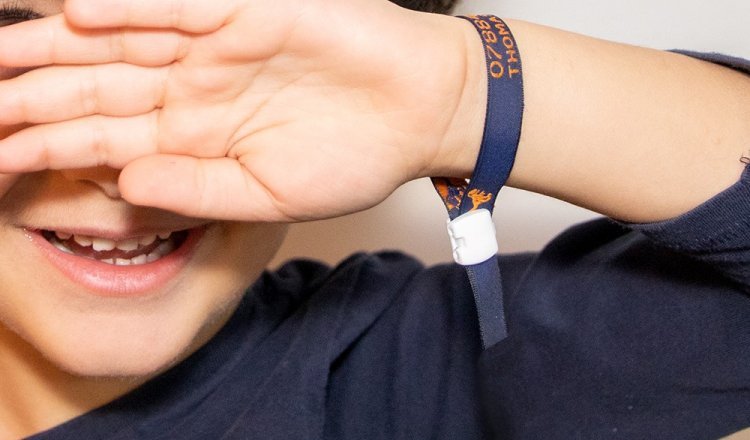 kort Kruipen Zuivelproducten SOS Armband voor kids ontwerpen: met gepersonaliseerde tekst!