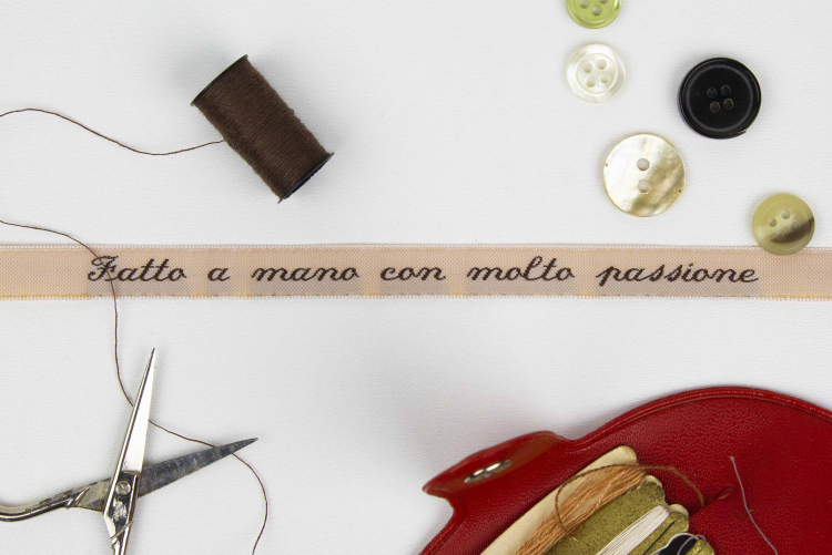 Ordinare un nastro con testo personalizzato