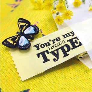 etichetta tessuta con logo personalizzato