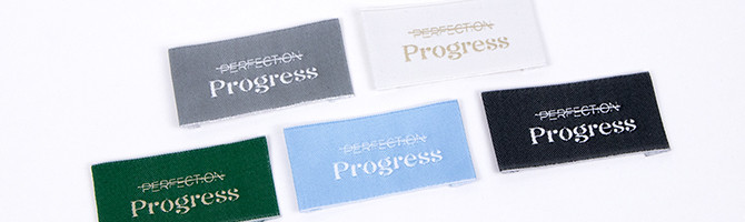 Etiquetas cosidas "Perfection Progress"